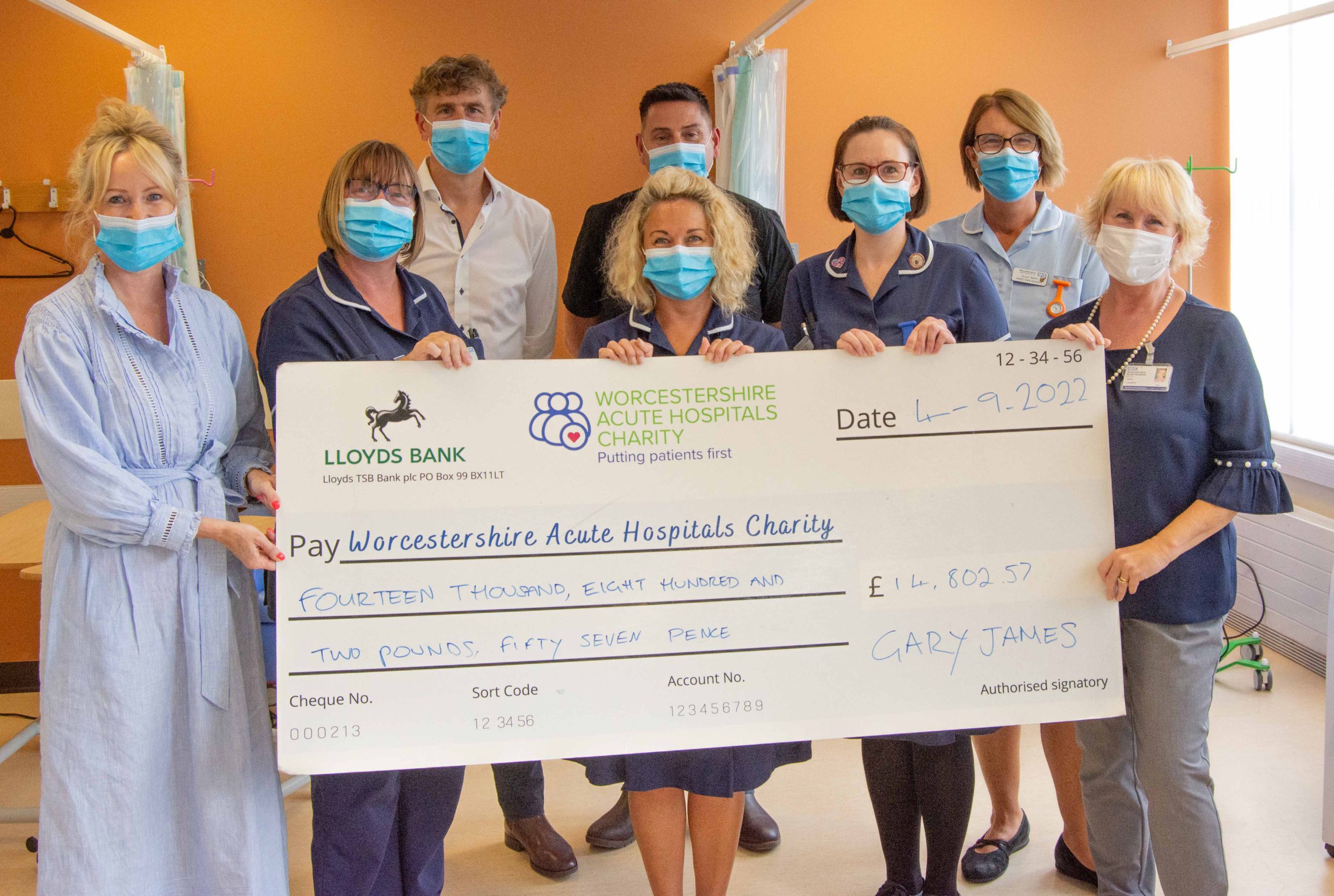 Chemotherapy patients benefit thanks to a kind donation of over £14