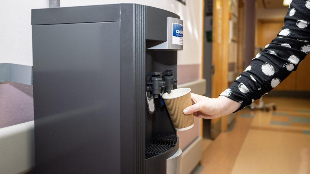 Using a hot drinks dispenser on the ward